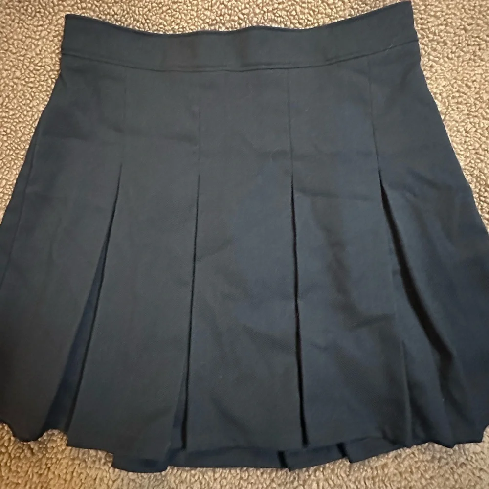 Hollister Girls Mini Skirt Pleat Details In Black Size: Medium